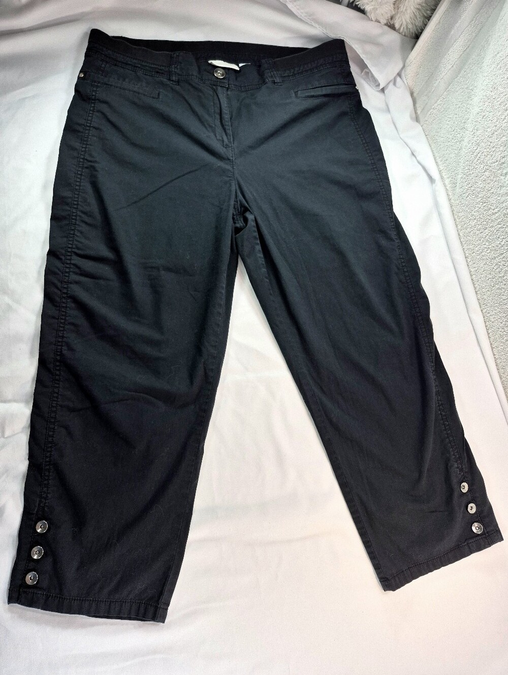 CHICO'S Black Button Hem Capri Pants Size 2 (US 12) Stretch Cropped Casual Chic